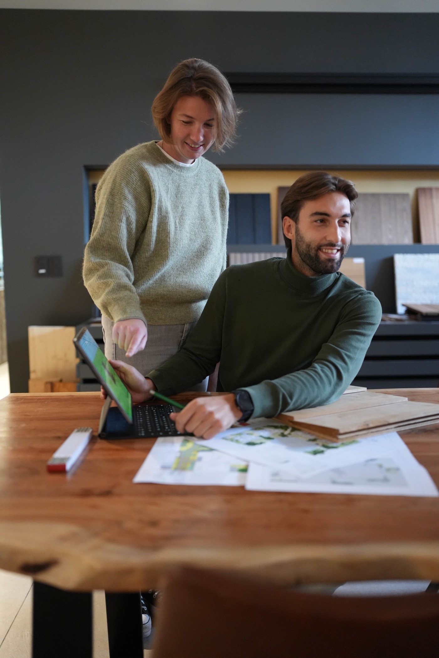 klanten krijgen advies op maat in onze showroom
