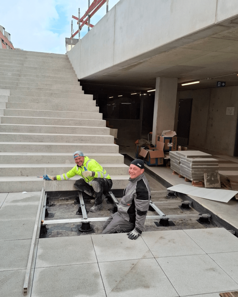 Hoost knokke verharding aanleggen