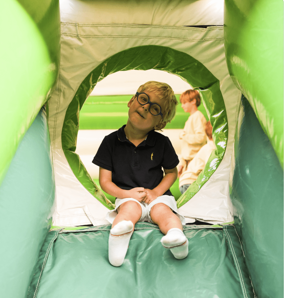 kindje op Castelein springkasteel